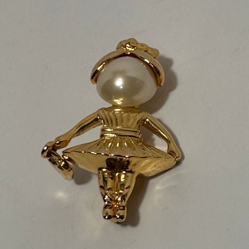 Ballerina Gold Plated Brooch With Pearl Like Head Dress Heart